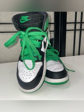 Nike  Air Jordan 1 Retro High OG Lucky Green Black White FD1412-031 Boys Sz 13C